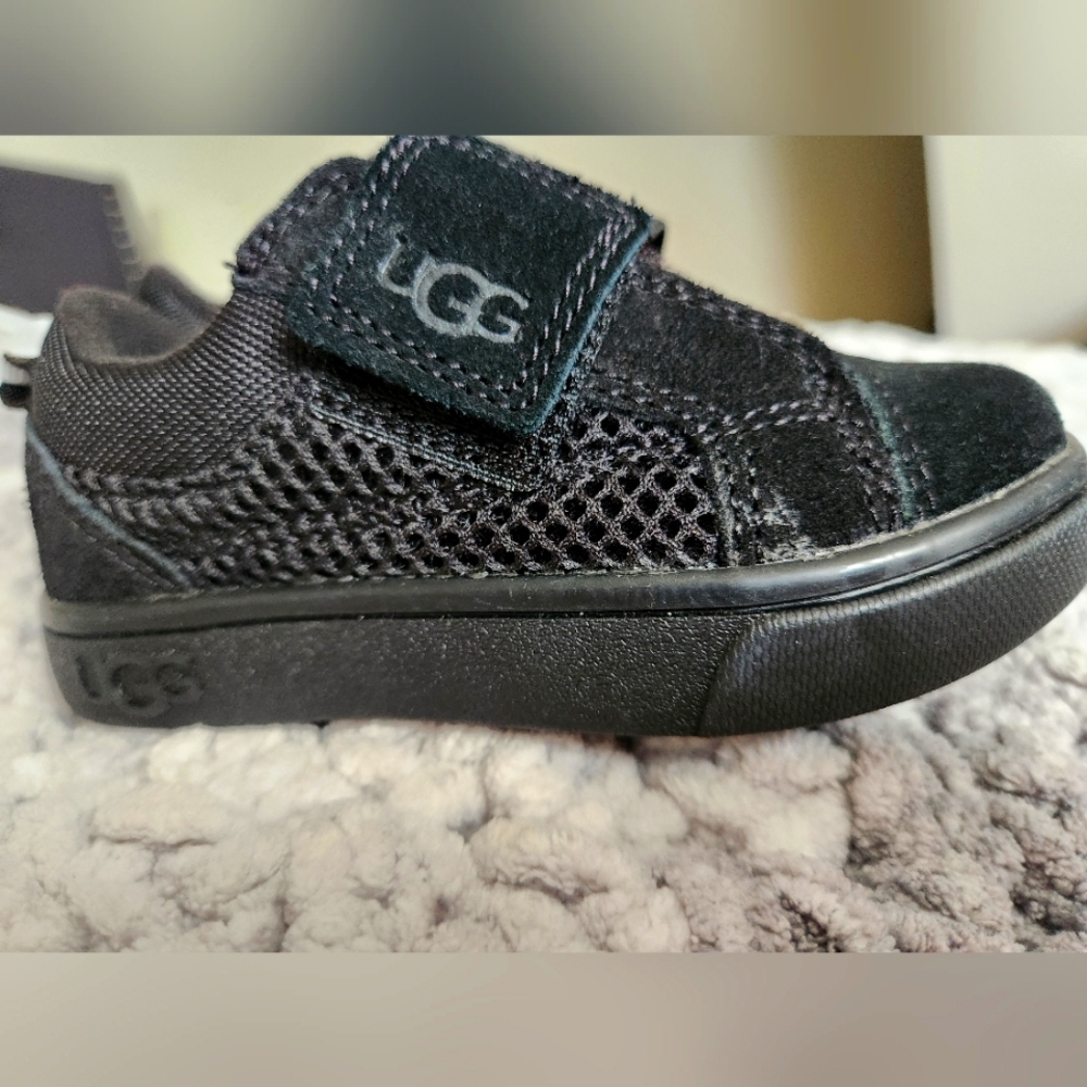 UGG Rennon Black Suede Low Top Sneaker shoes Toddler Size 6 New/ No Box
